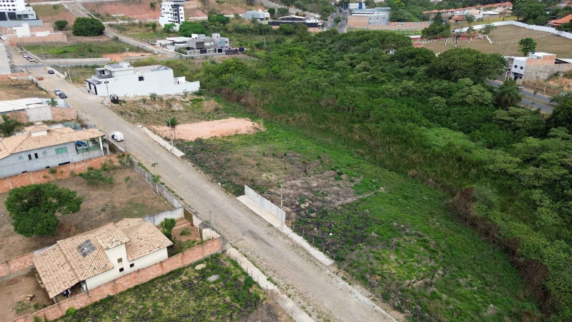 Lote com 450 m² com ótima localização - Tropical