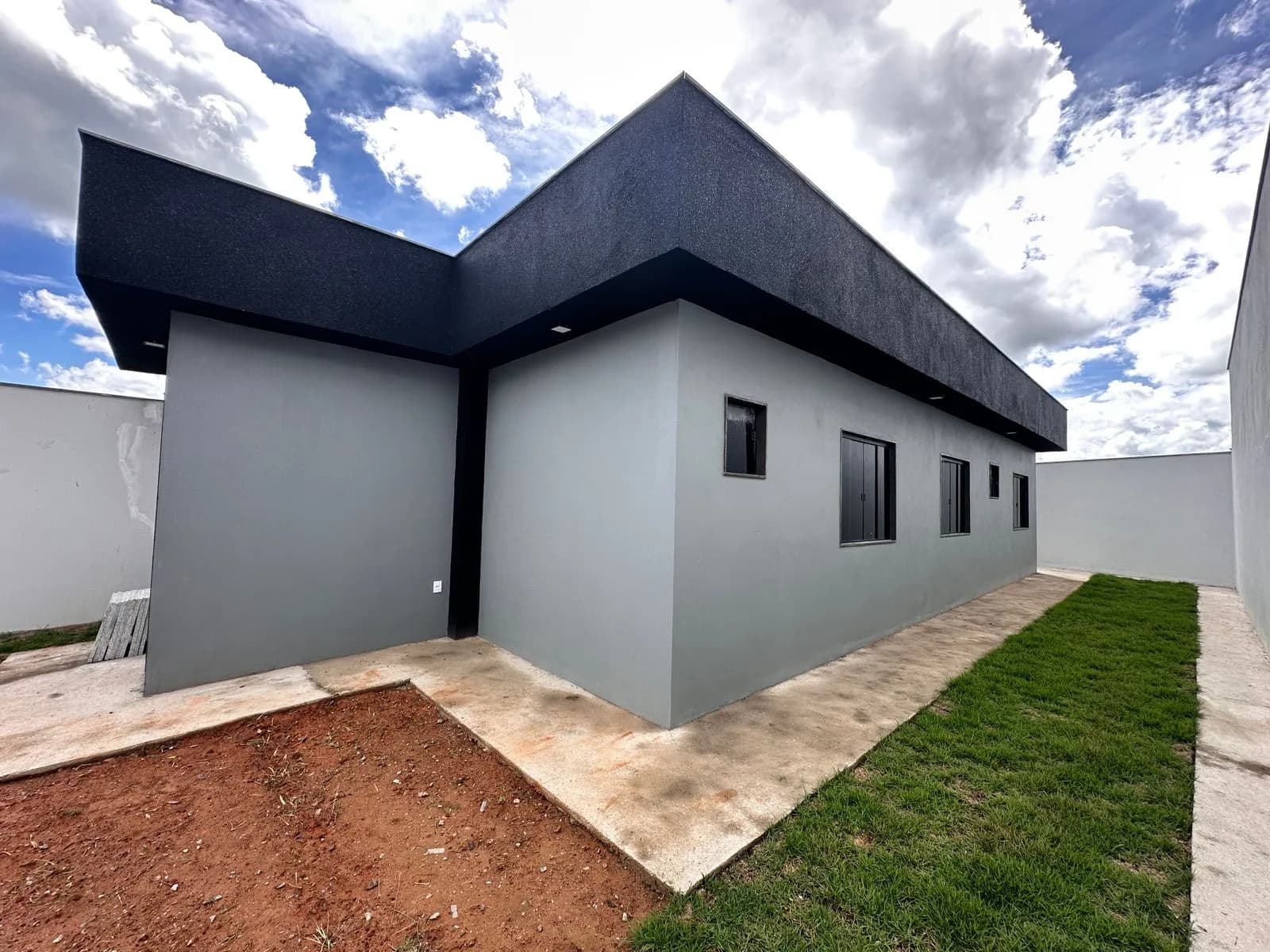 Casa com ótimo acabamento - Três Marias