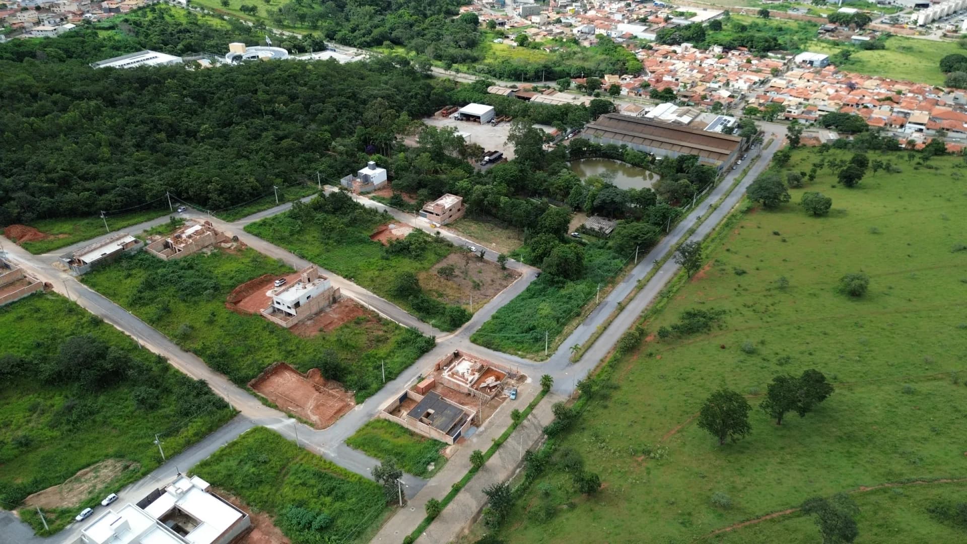 Lote com 300 m² - Vila da Serra