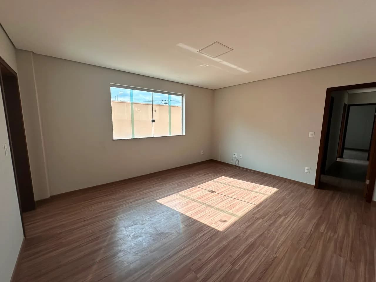 Apartamento com ampla área lateral - Centro