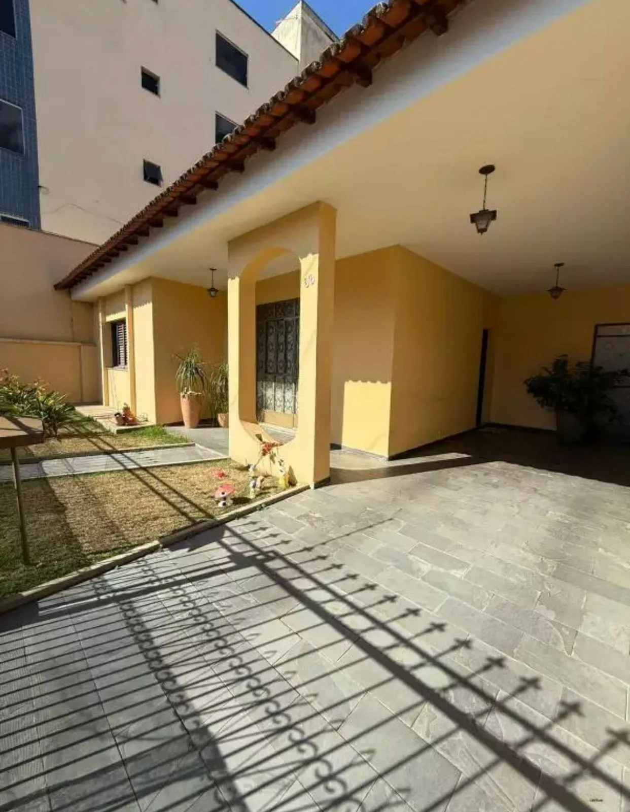 Casa com ótima localização - Centro