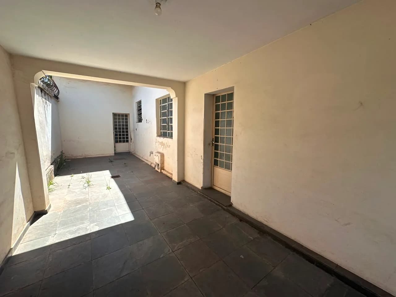 Casa com ótima localização - Lourdes