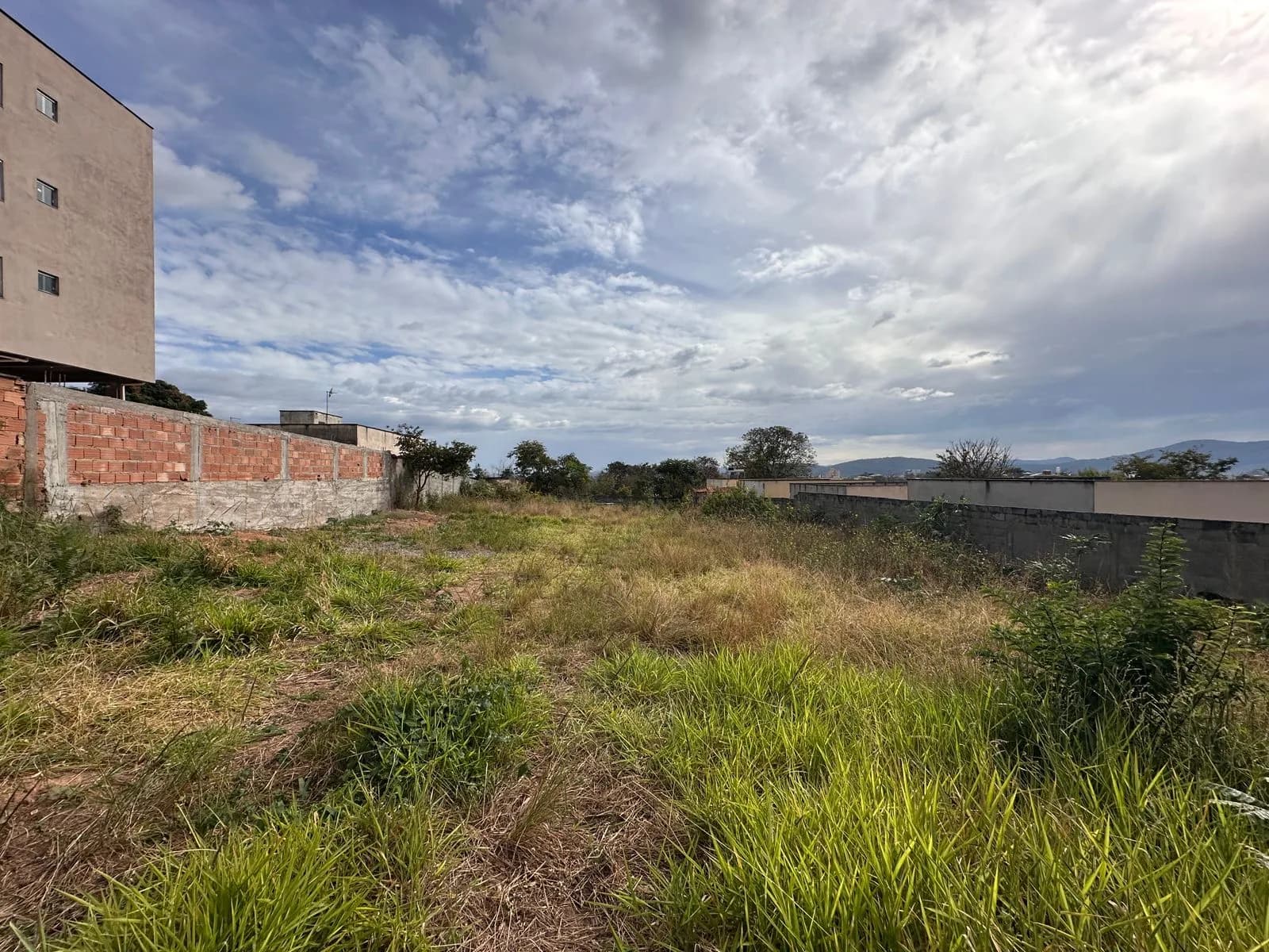 Lote com 1.218 m² - Vale das Aroeiras