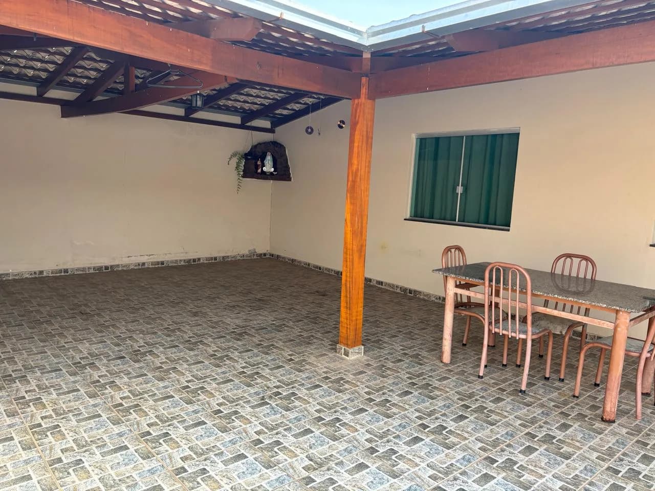 Casa com amplo quintal - Veredas
