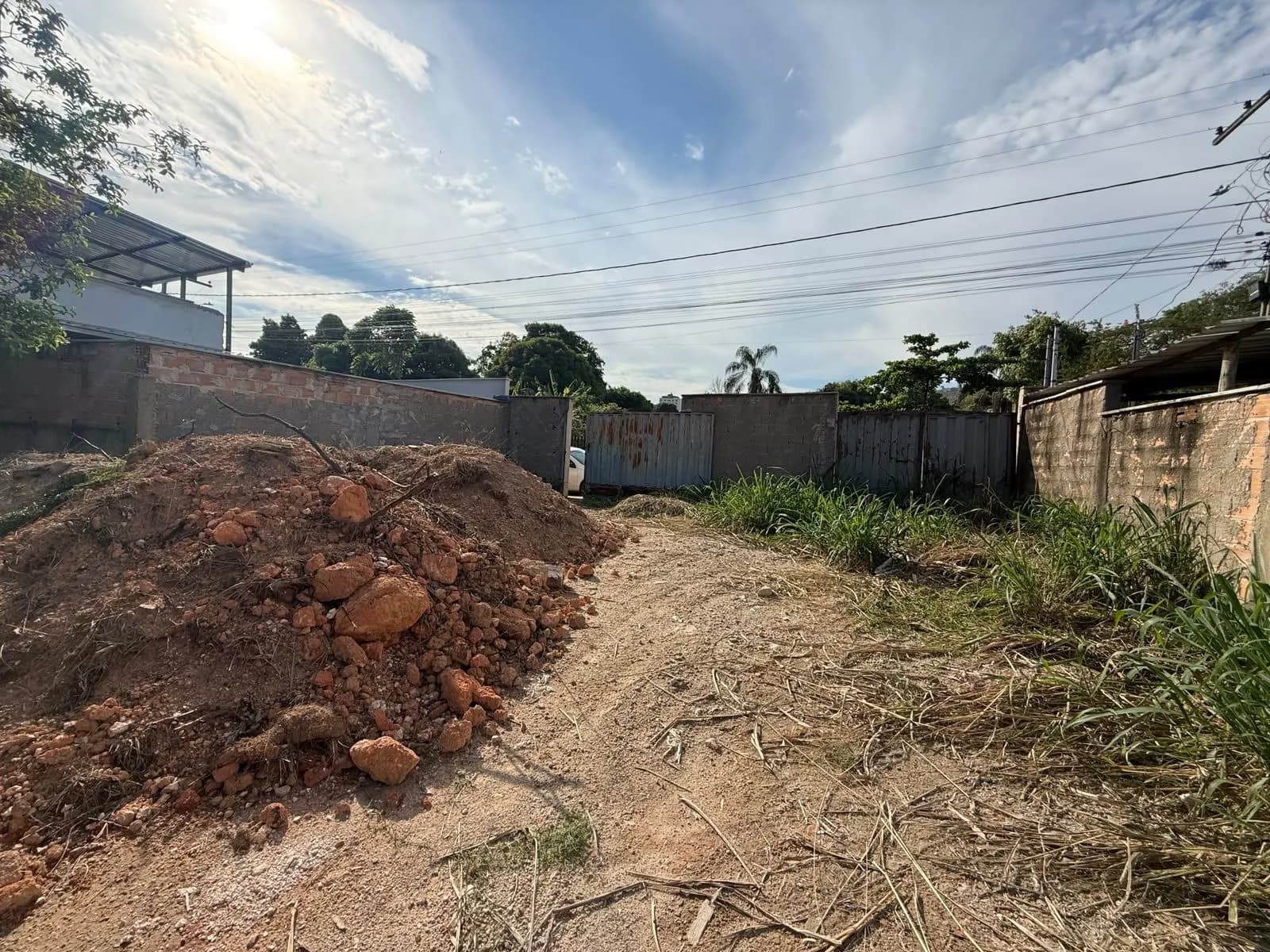 Lote com 300 m² com ótima localização - Várzea de Olaria